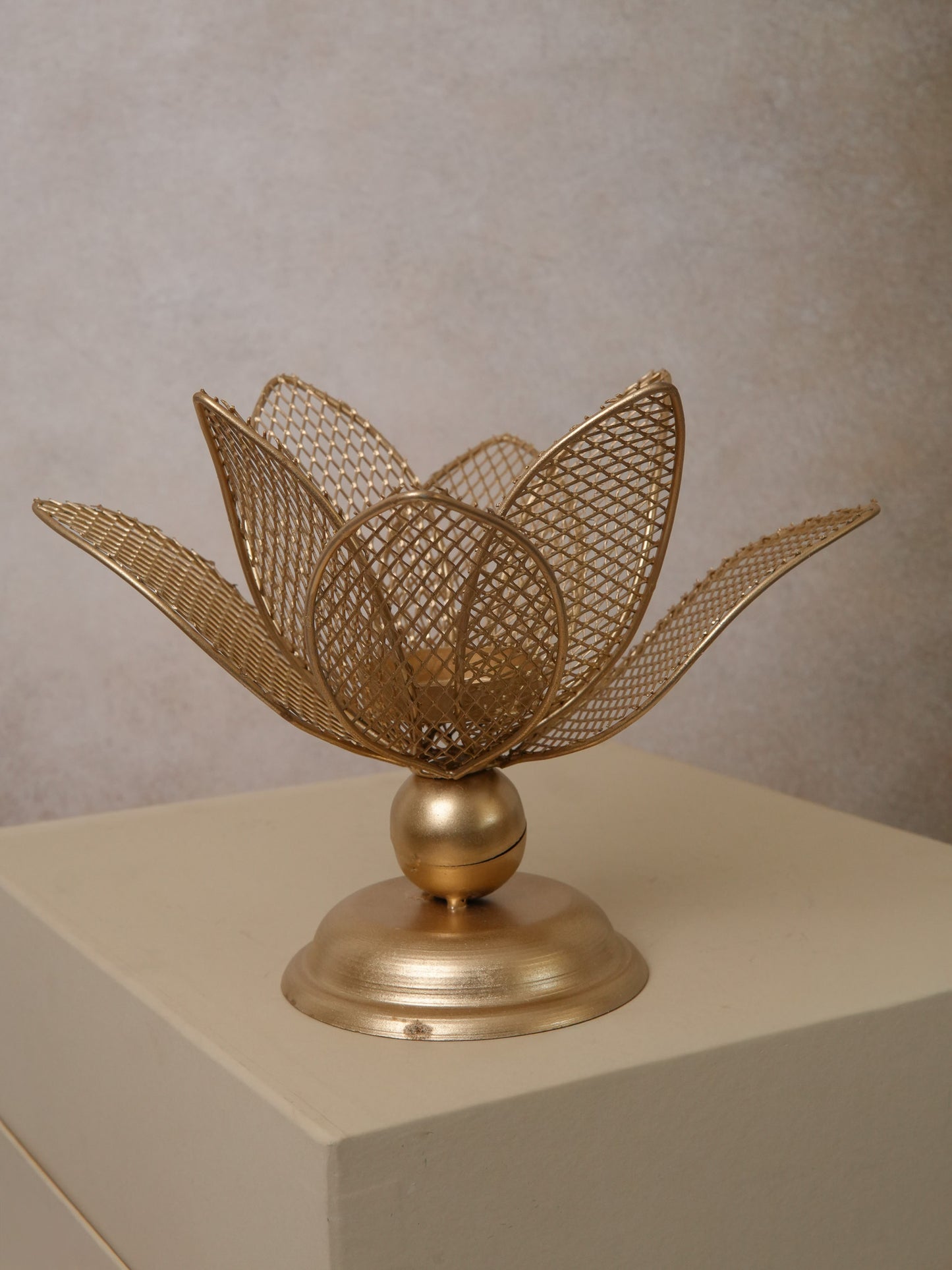 Metal lotus tea light holder